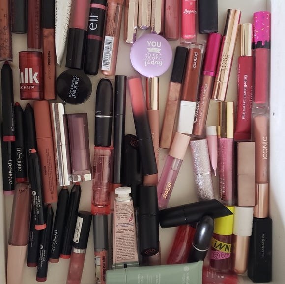 Makeup Mystery Boxes ! - Picture 3 of 7